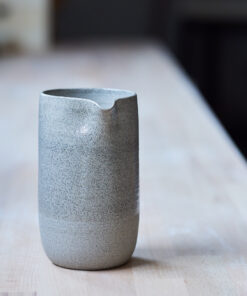 pichet en grès gris