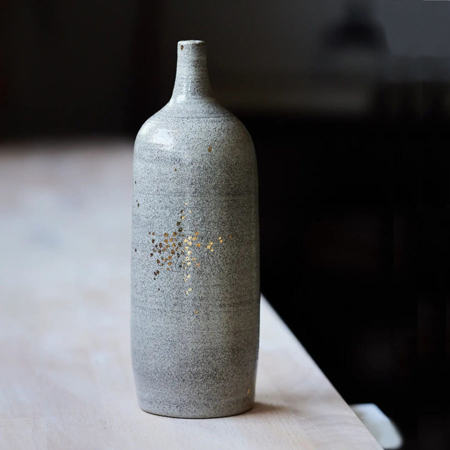 vase soliflore en grès gris invcrustation or